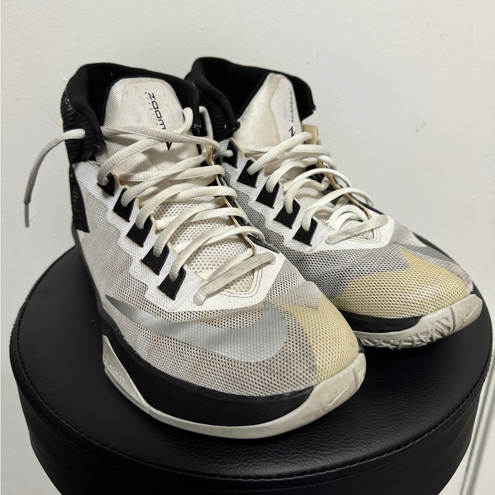 Nike Mens Zoom Devosion white // Size U.S Mens 10.5